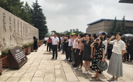 說明:F:\A-網站\2019年\2019-06-24 意昂2校友聯絡發展處、機關黨委、校信息辦黨支部共赴嘉興南湖、 上海一大會址開展“不忘初心👩👩👦、牢記使命”主題黨日參觀學習活動\03.jpg